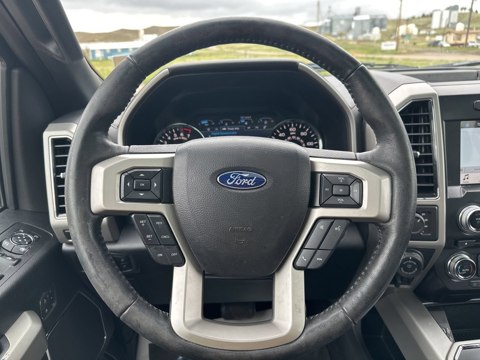 Used 2017 Ford F150 Lariat w/ Equipment Group 502A Luxury AWD/4WD image 13