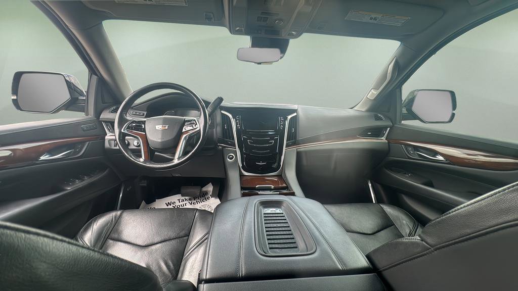 Used 2020 Cadillac Escalade Luxury w/ Escalade Sport Edition AWD/4WD image 21