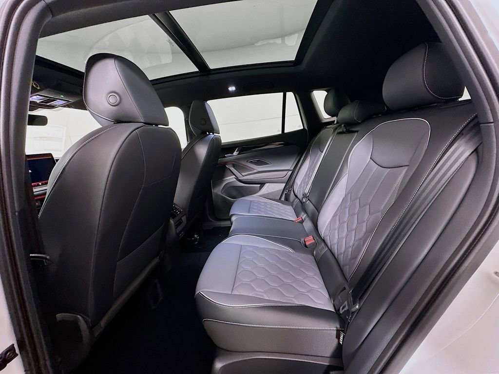 New 2026 Volkswagen Tiguan SEL R-Line image 17