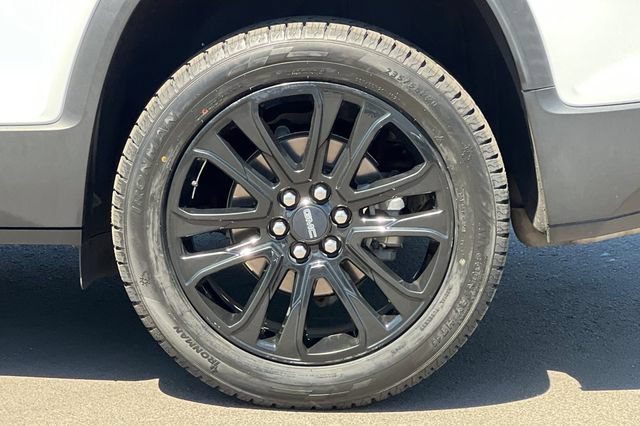 Used 2023 GMC Acadia SLE w/ Driver Convenience Package FWD image 39