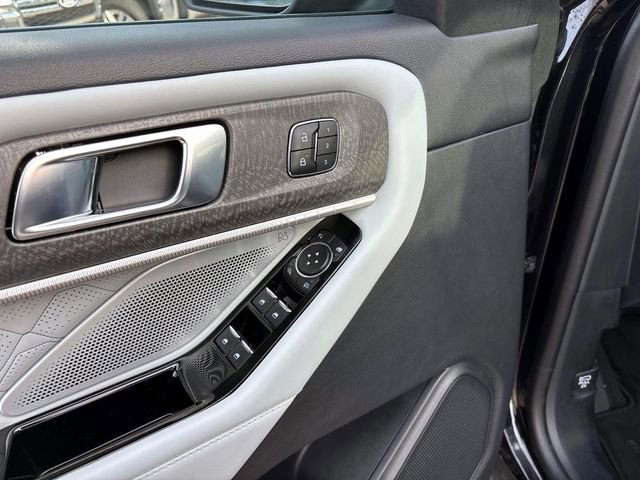 Used 2025 Ford Explorer Platinum w/ Ultimate Package image 10