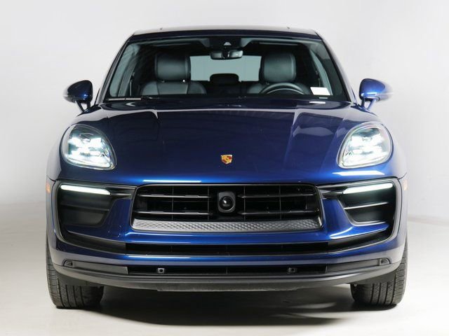 Certified 2023 Porsche Macan image 6