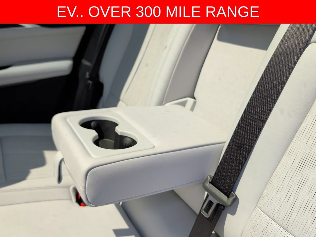 Used 2024 Cadillac Lyriq Luxury w/ LPO, Floor Liner Package AWD/4WD image 38