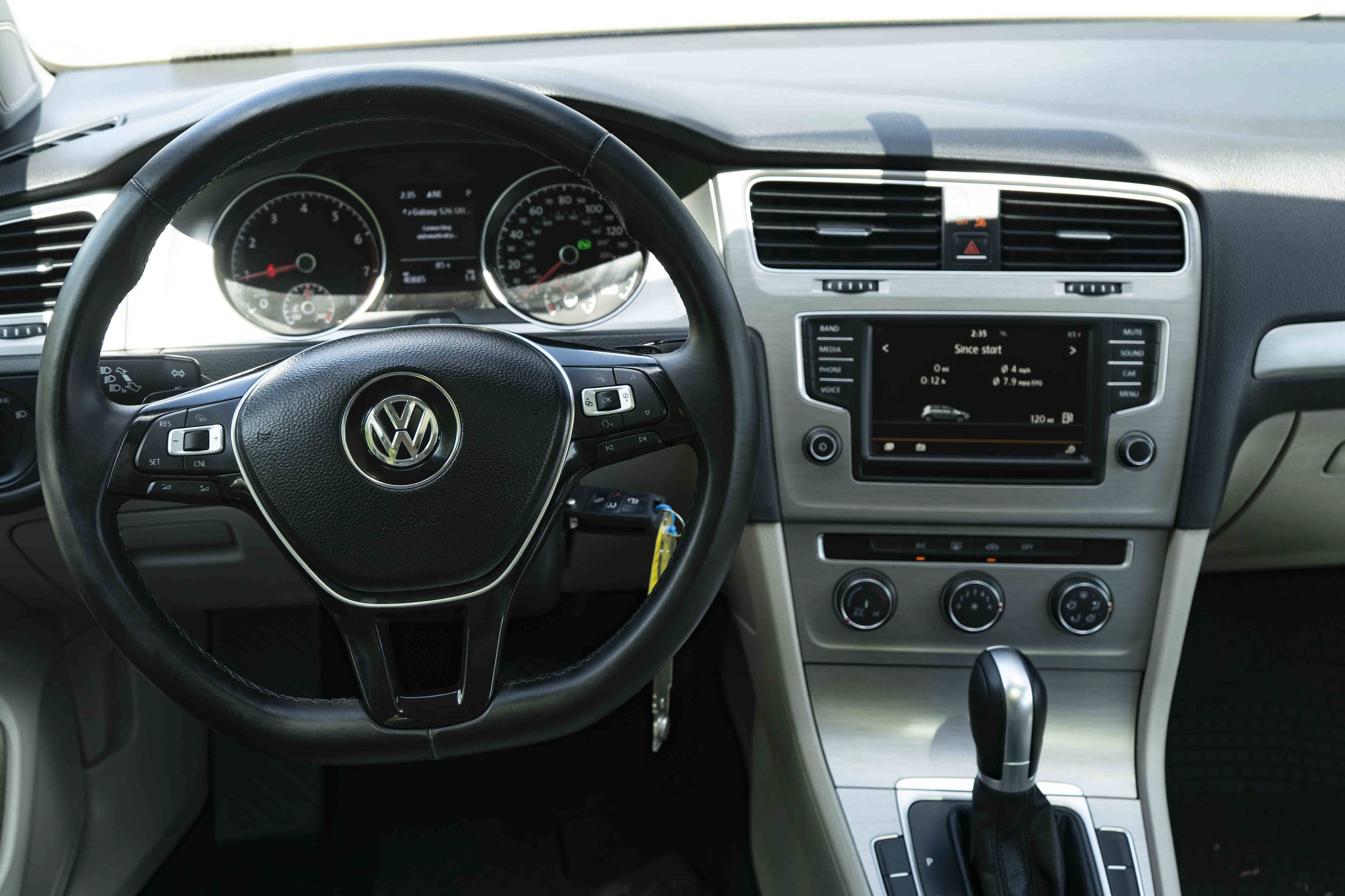 Used 2016 Volkswagen Golf S FWD image 18