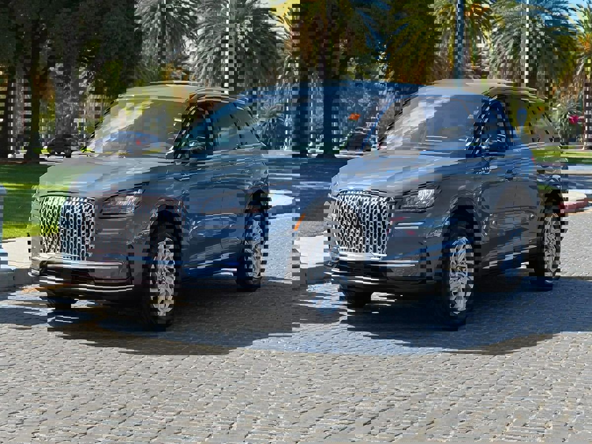 Used 2023 Lincoln Corsair FWD w/ Rear Removable Package Tray image 4