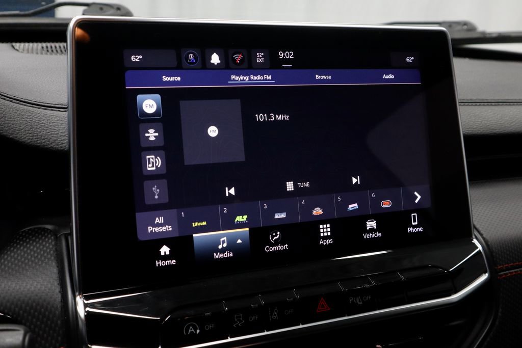 Used 2025 Jeep Compass Trailhawk AWD/4WD image 3