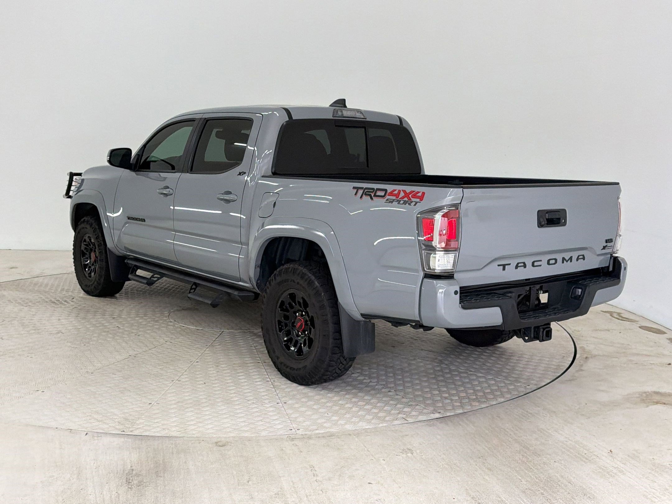 Used 2021 Toyota Tacoma TRD Sport w/ TRD Premium Sport Package image 3