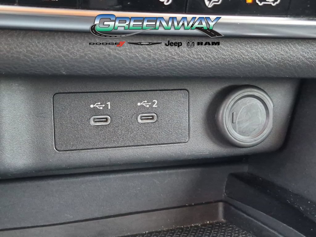 Used 2024 Nissan Rogue SV AWD/4WD image 19