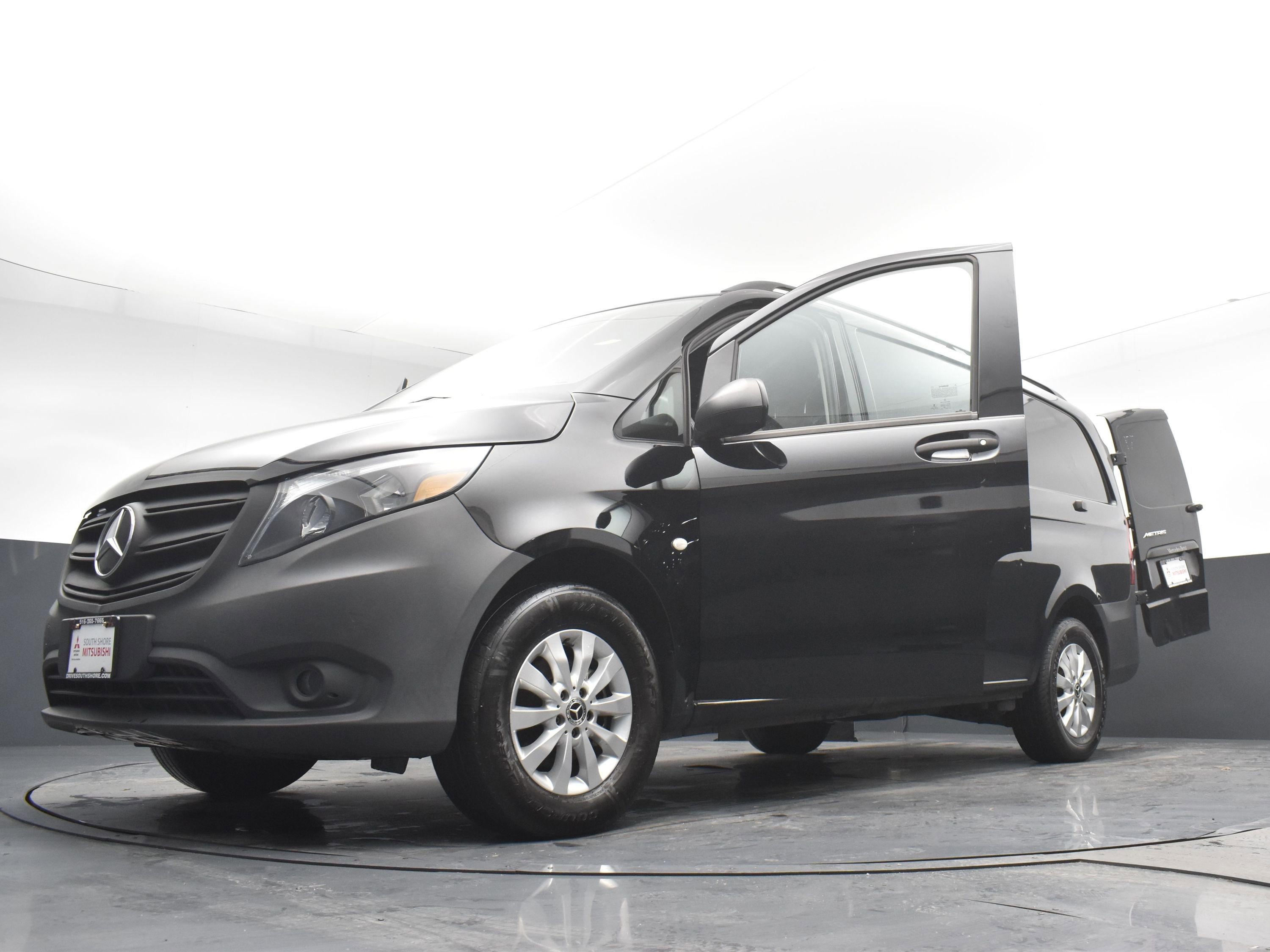 Used 2022 Mercedes-Benz Metris image 32