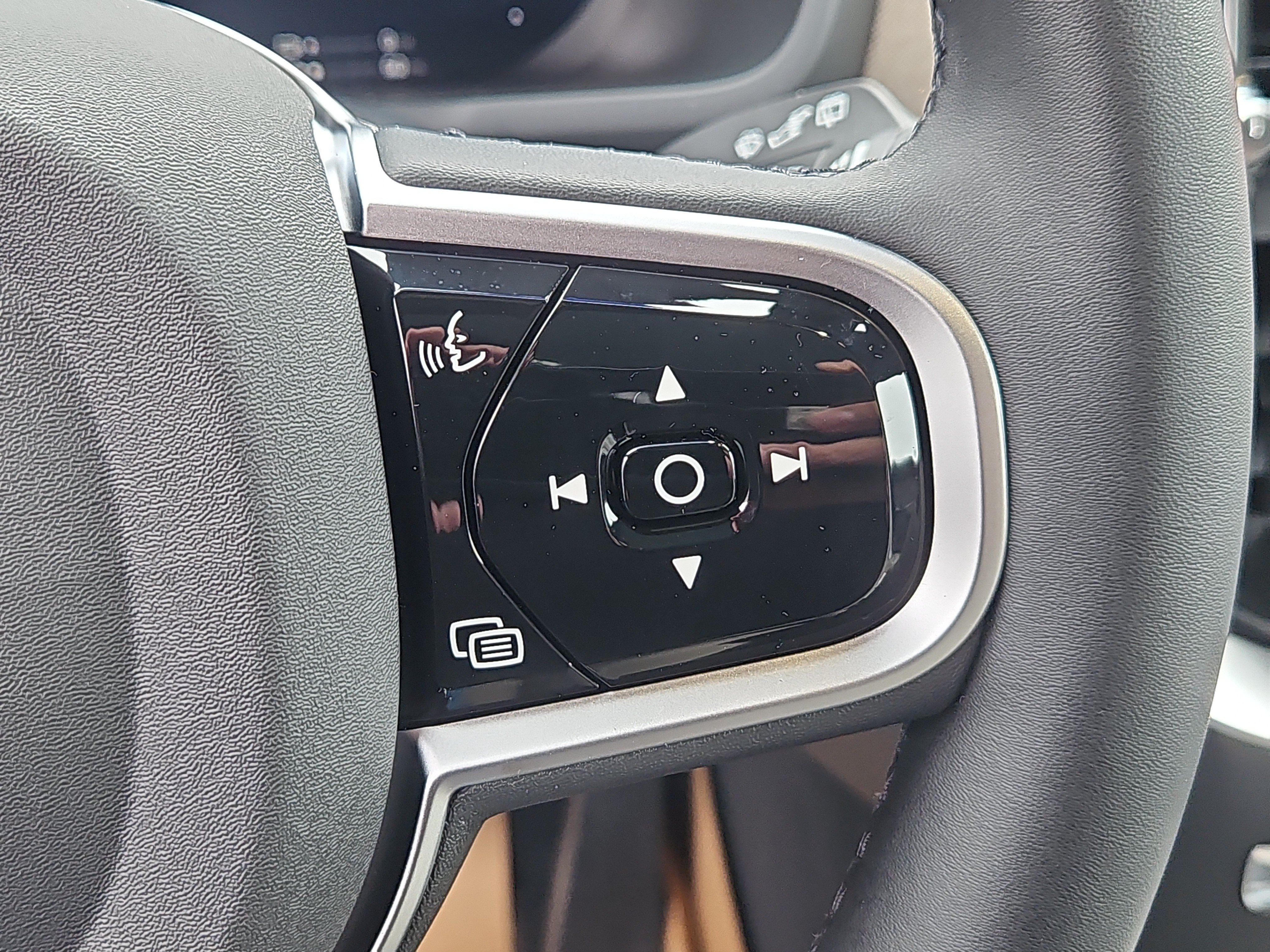 New 2026 Volvo XC90 T8 Plus w/ Protection Package Premier AWD/4WD image 17