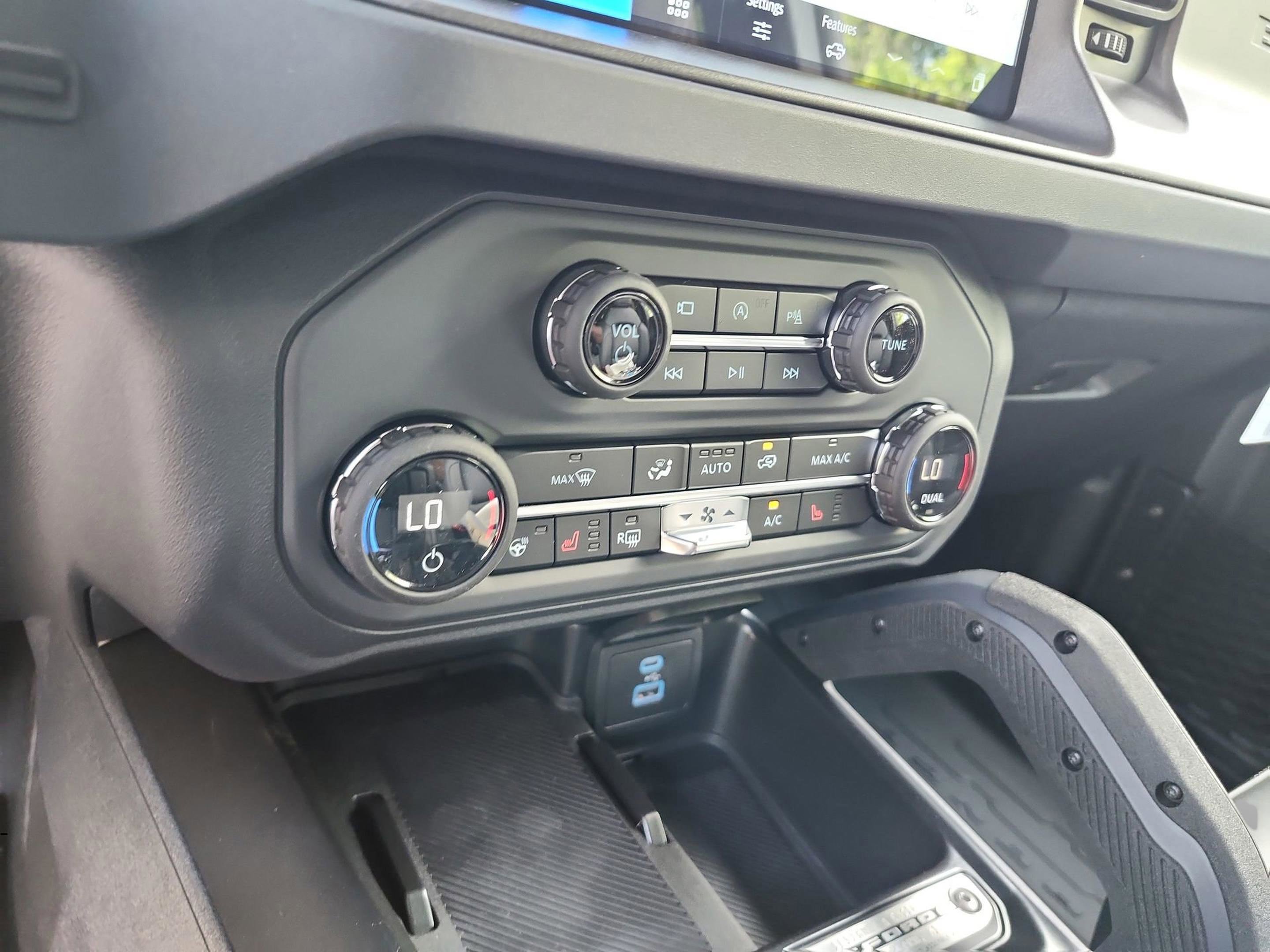 New 2025 Ford Bronco Badlands image 30