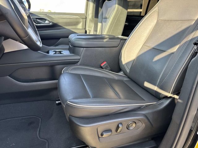 Used 2023 GMC Yukon XL SLT w/ SLT Premium Package image 19