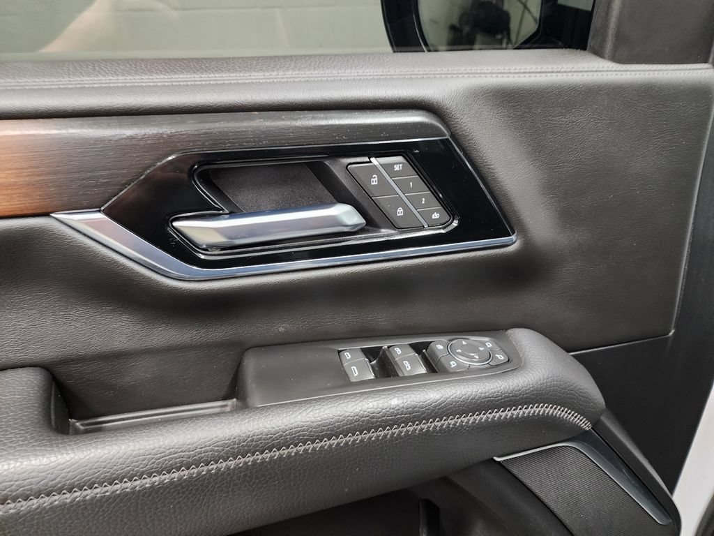 Used 2025 GMC Yukon Denali AWD/4WD image 10