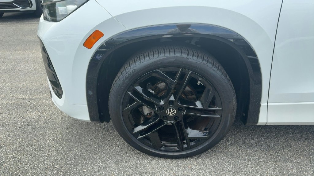 Certified 2026 Volkswagen Tiguan SE R-Line FWD image 25