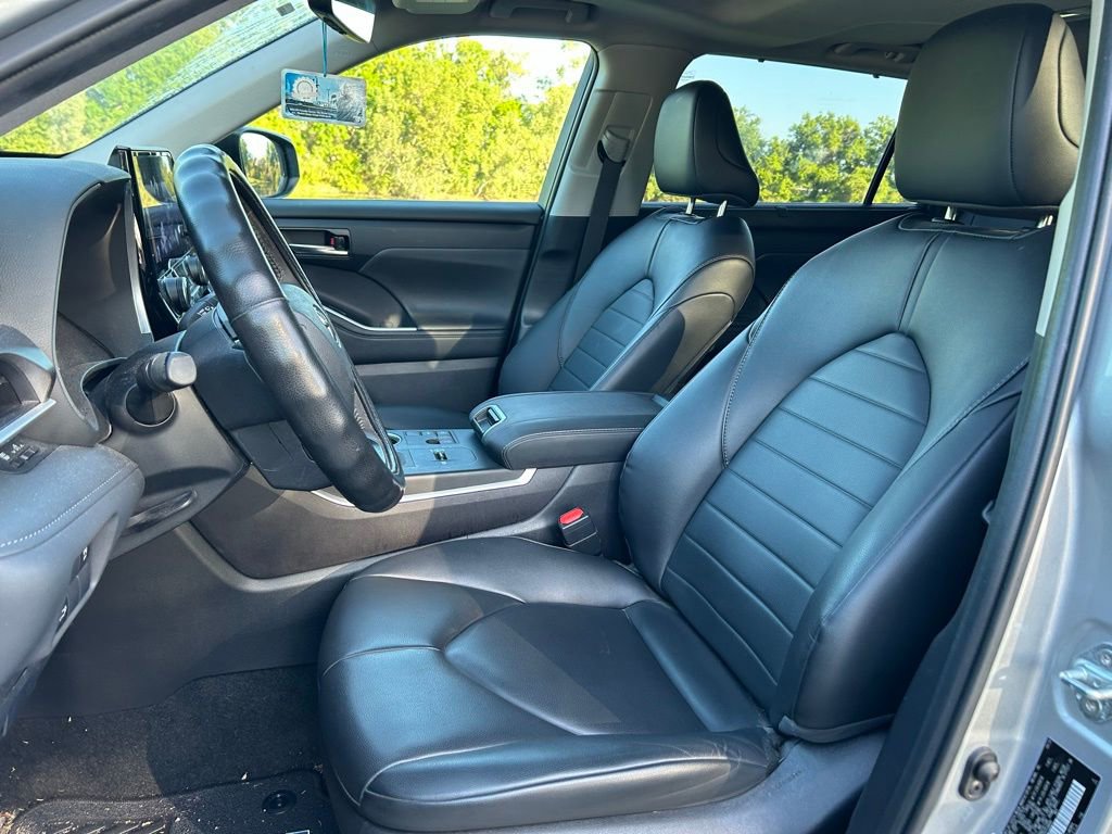 Used 2024 Toyota Highlander XLE image 14