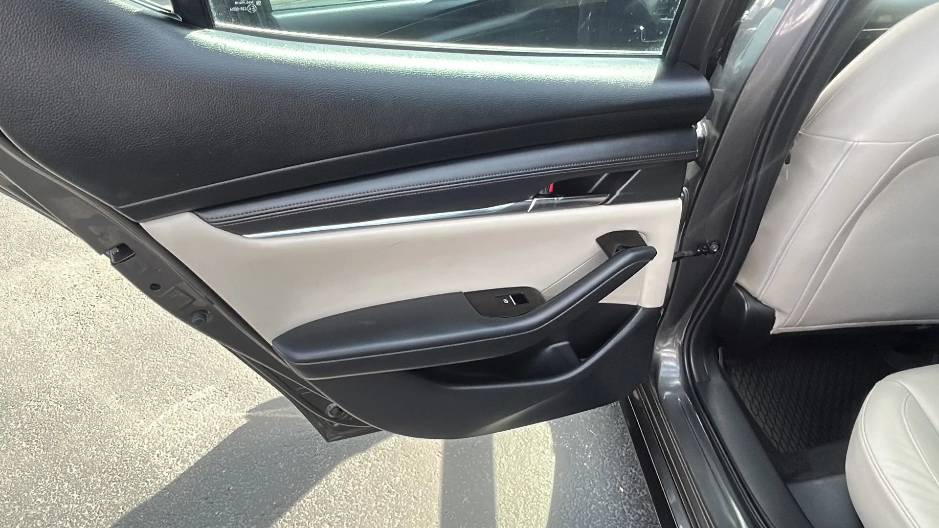 Used 2023 MAZDA MAZDA3 s image 11