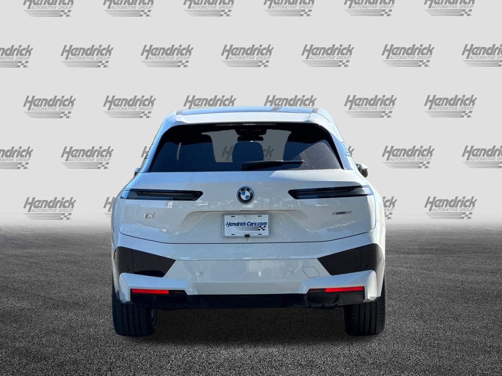 Used 2024 BMW iX xDrive50 w/ Sport Package AWD/4WD image 6