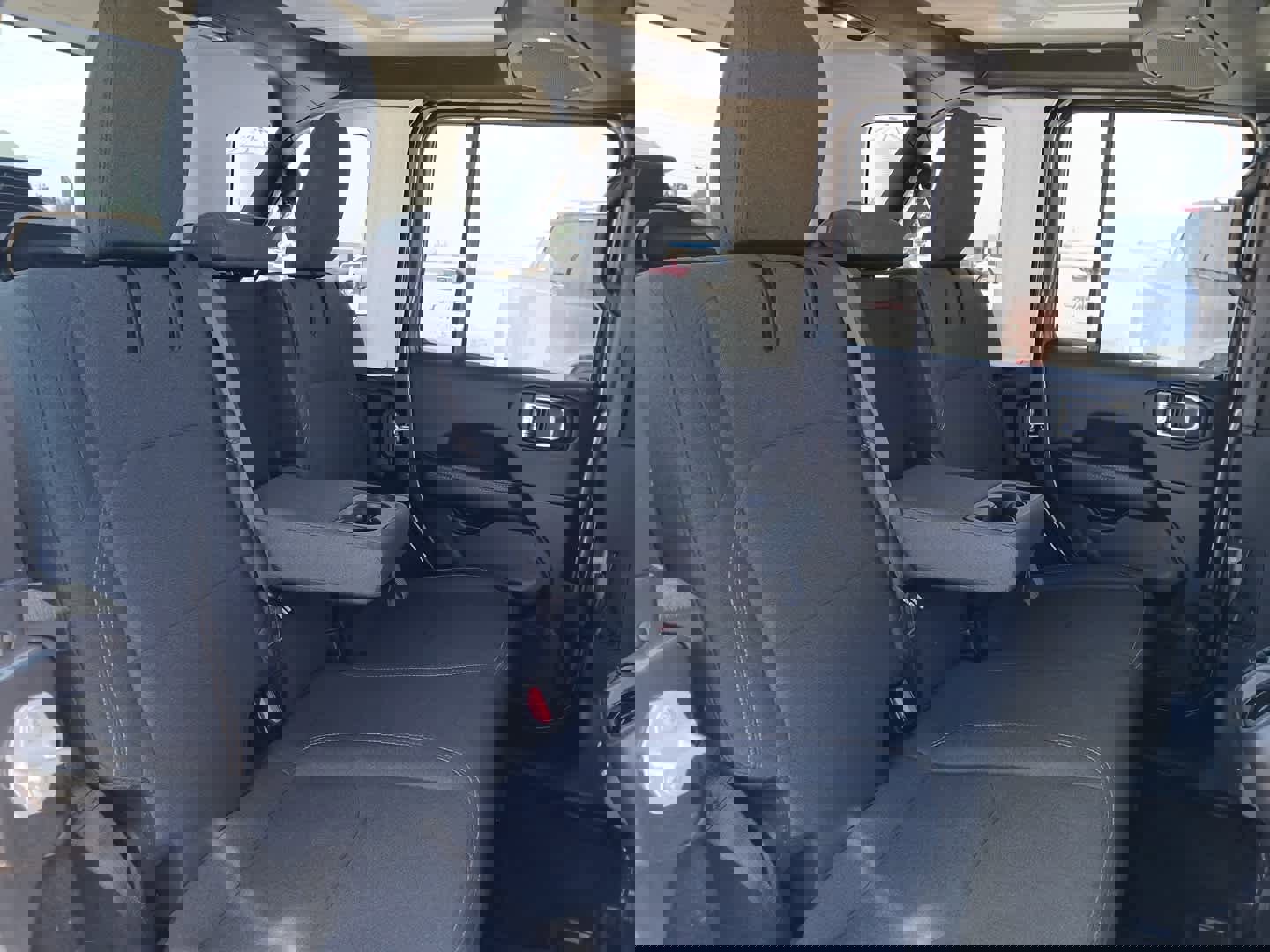 Used 2025 Jeep Wrangler Sahara image 63