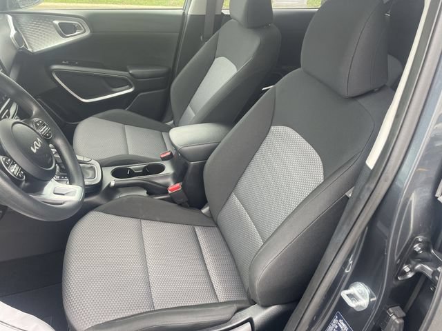 Used 2025 Kia Soul LX w/ LX Technology Package FWD image 17