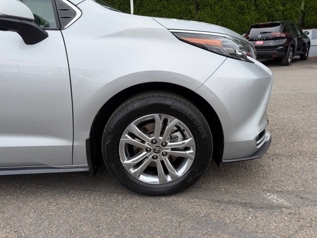 Used 2024 Toyota Sienna Platinum AWD/4WD image 12