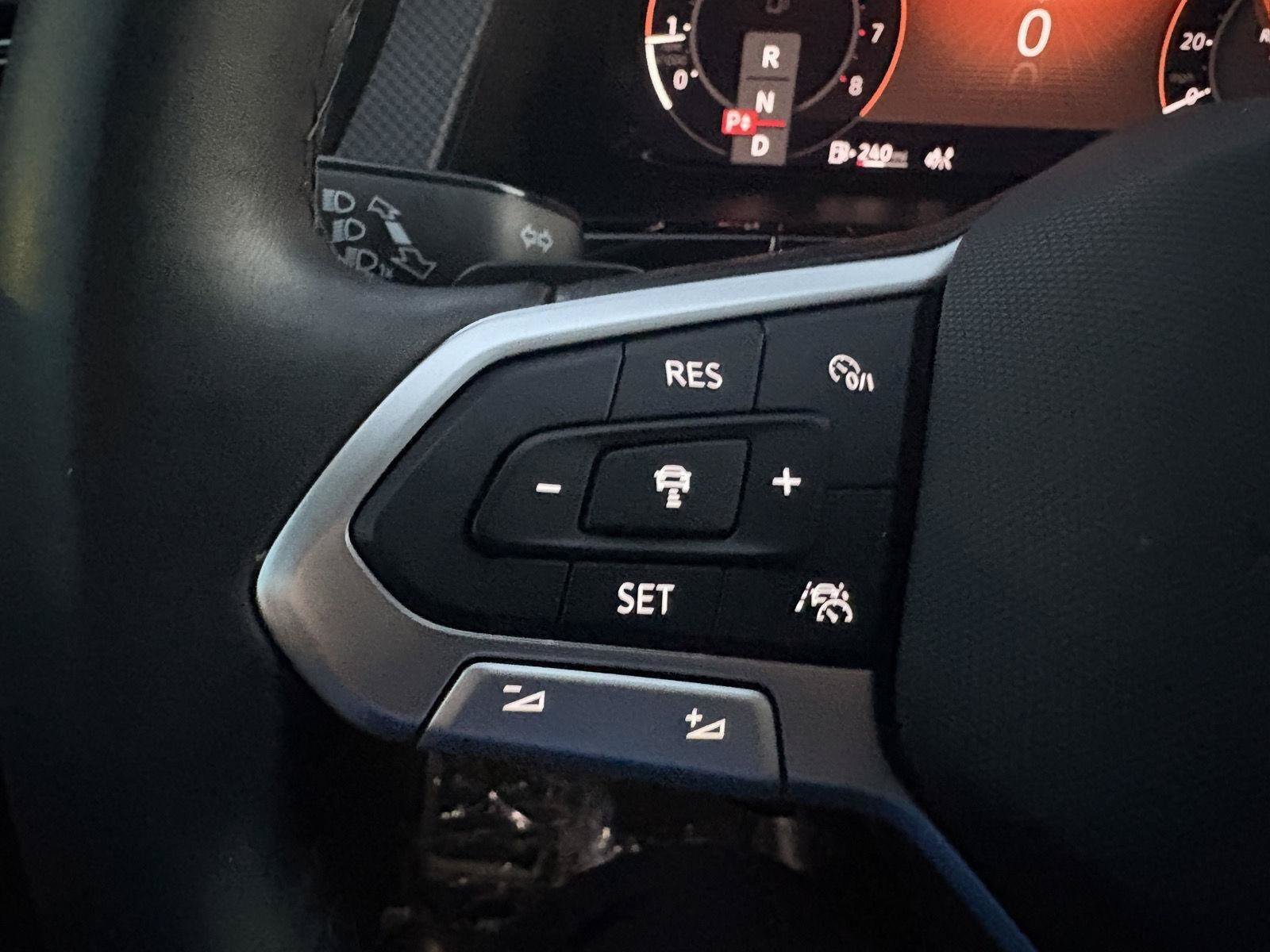 Certified 2024 Volkswagen Atlas Peak Edition SEL AWD/4WD image 24