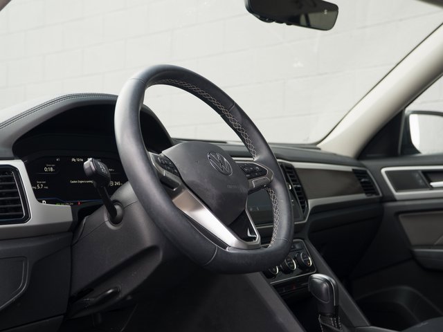 Used 2023 Volkswagen Atlas SE w/ Black Wheel Package image 4