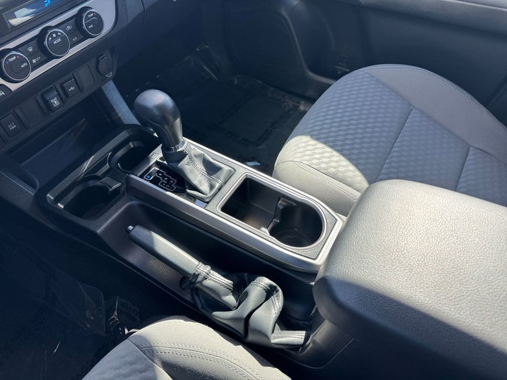 Certified 2022 Toyota Tacoma SR5 AWD/4WD image 28