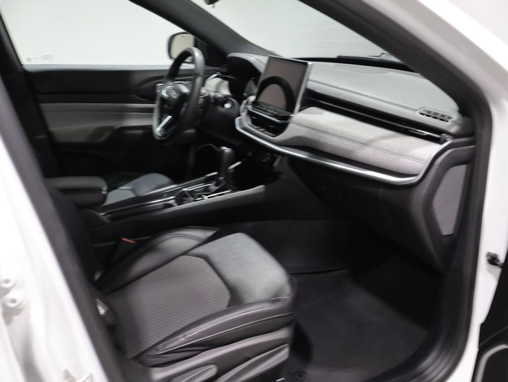 Used 2024 Jeep Compass Latitude AWD/4WD image 21
