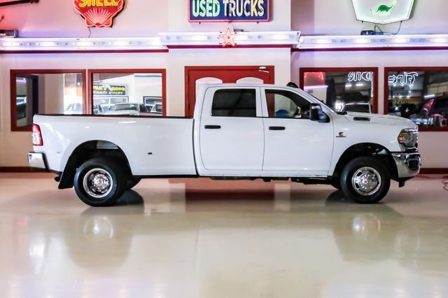 Used 2024 RAM 3500 Tradesman w/ Chrome Appearance Group image 9