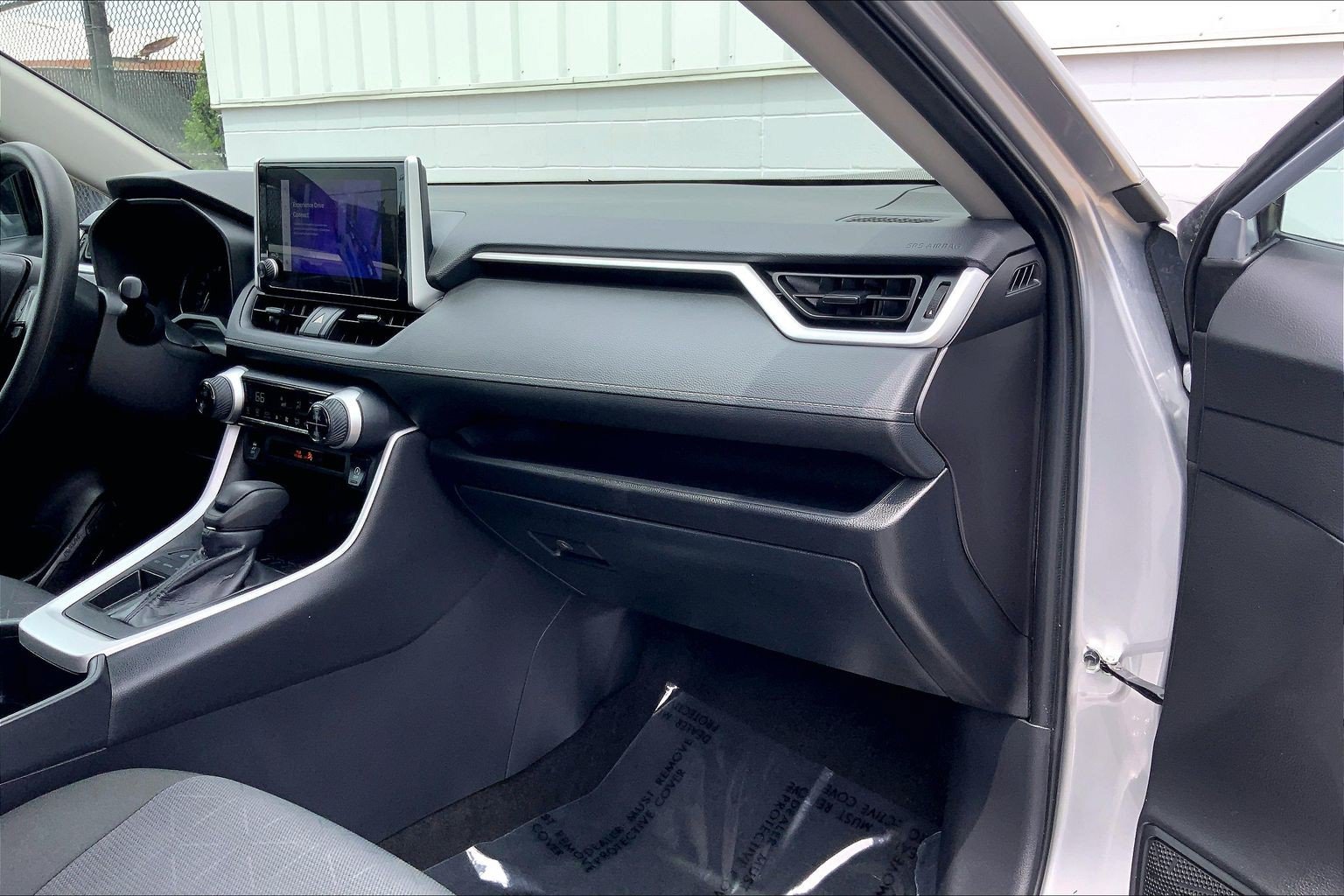 Used 2025 Toyota RAV4 XLE FWD image 21