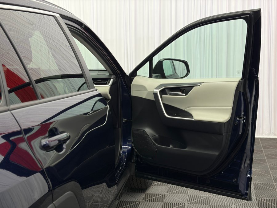 Used 2019 Toyota RAV4 XLE w/ Convenience Package AWD/4WD image 15