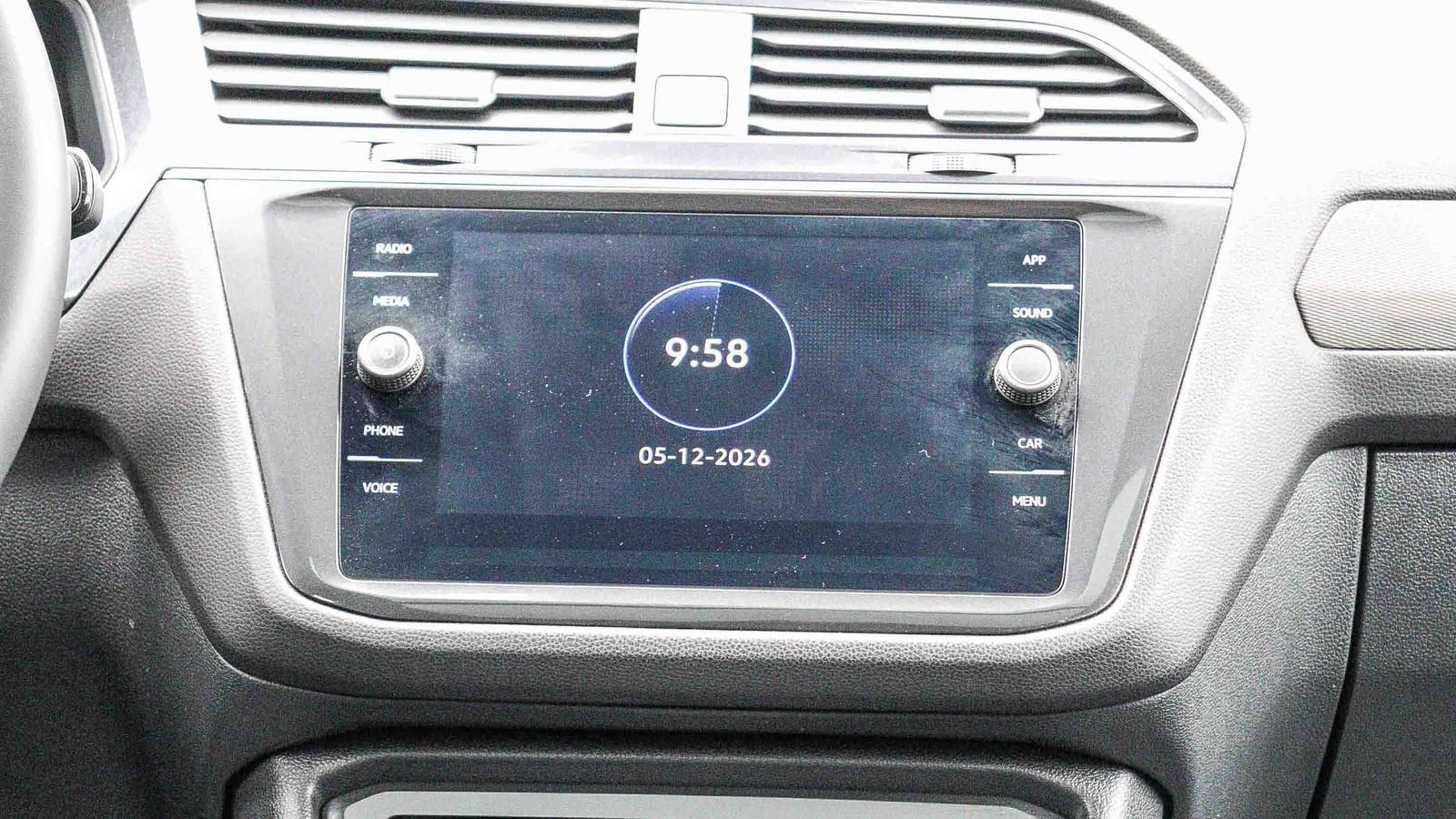 Used 2024 Volkswagen Tiguan SE w/ Panoramic Sunroof Package FWD image 14