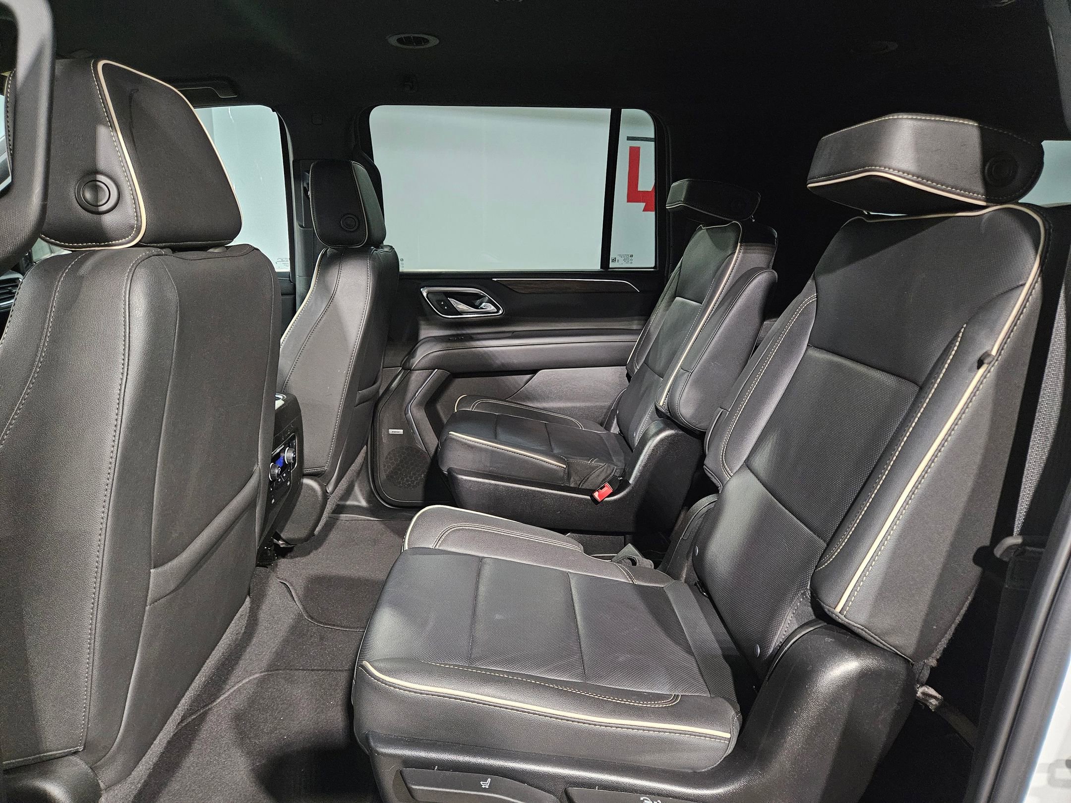 Used 2024 Chevrolet Suburban Premier image 37