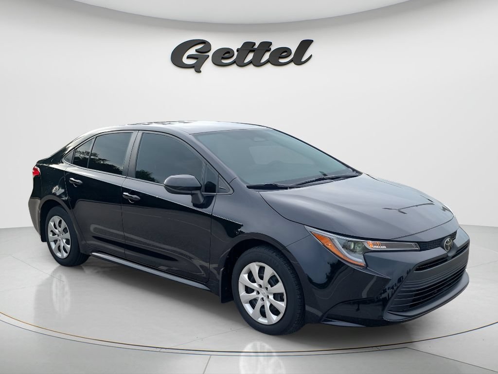 Used 2023 Toyota Corolla LE FWD image 3