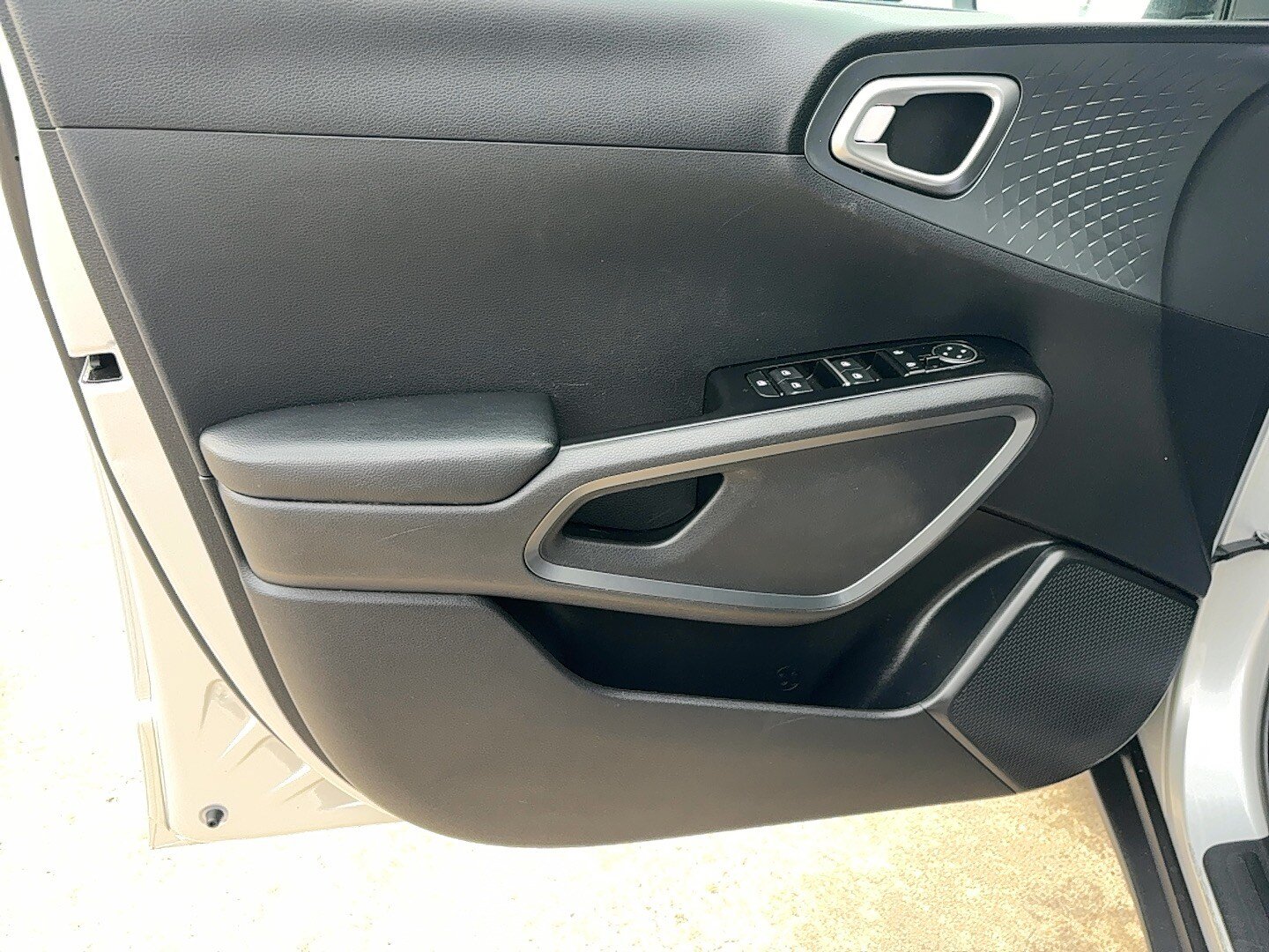 Used 2020 Kia Soul S FWD image 25