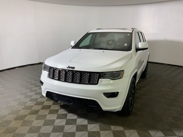 Used 2021 Jeep Grand Cherokee Laredo X AWD/4WD image 4