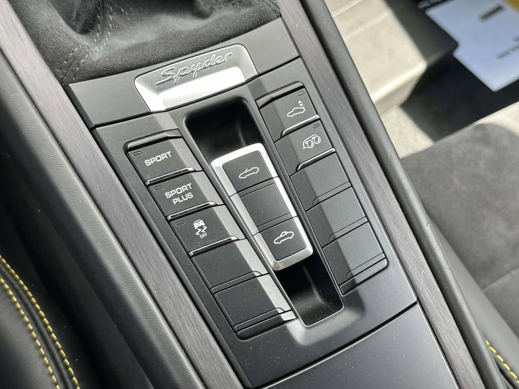 Certified 2016 Porsche Boxster Spyder RWD image 30