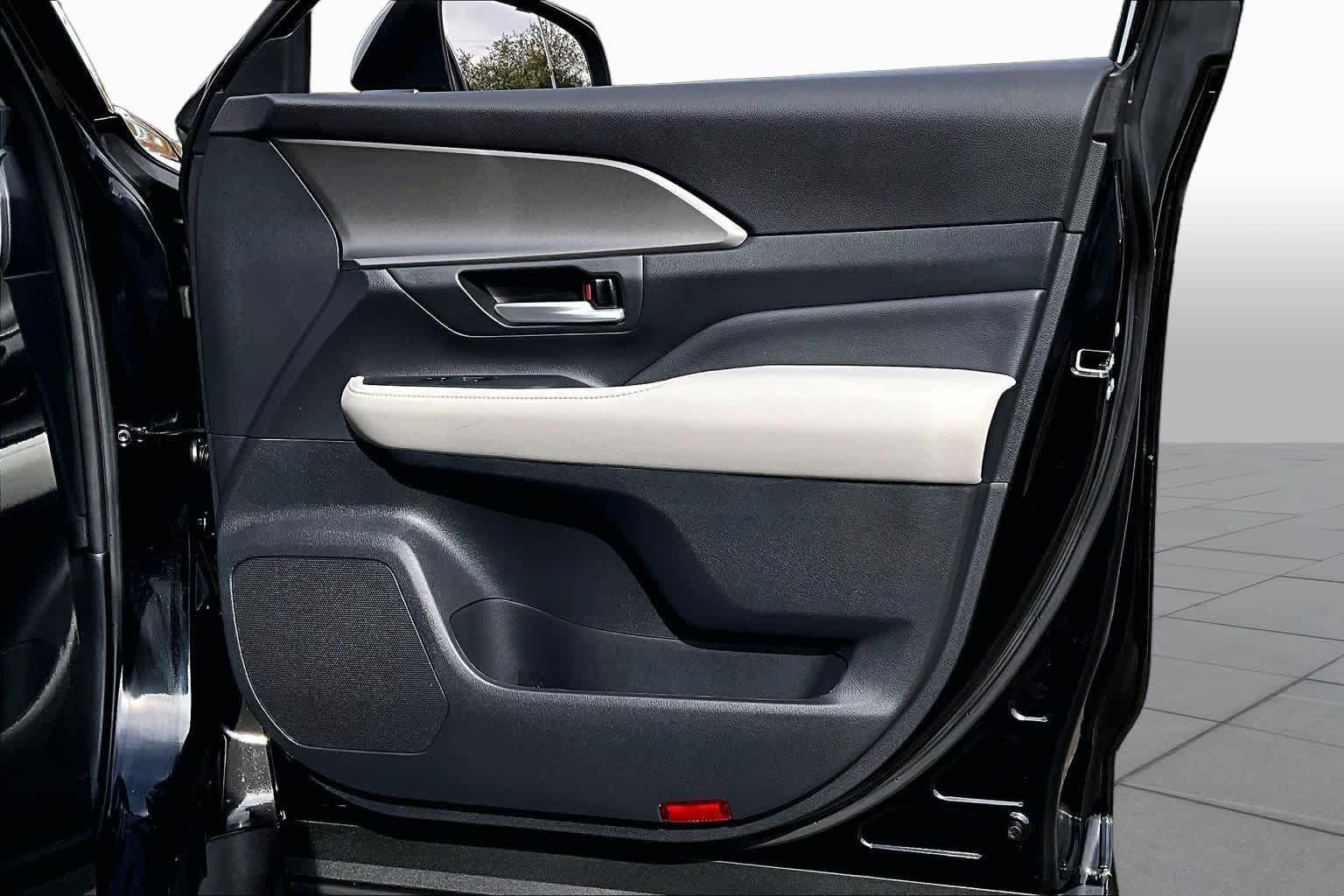 Certified 2024 Toyota Grand Highlander AWD image 22