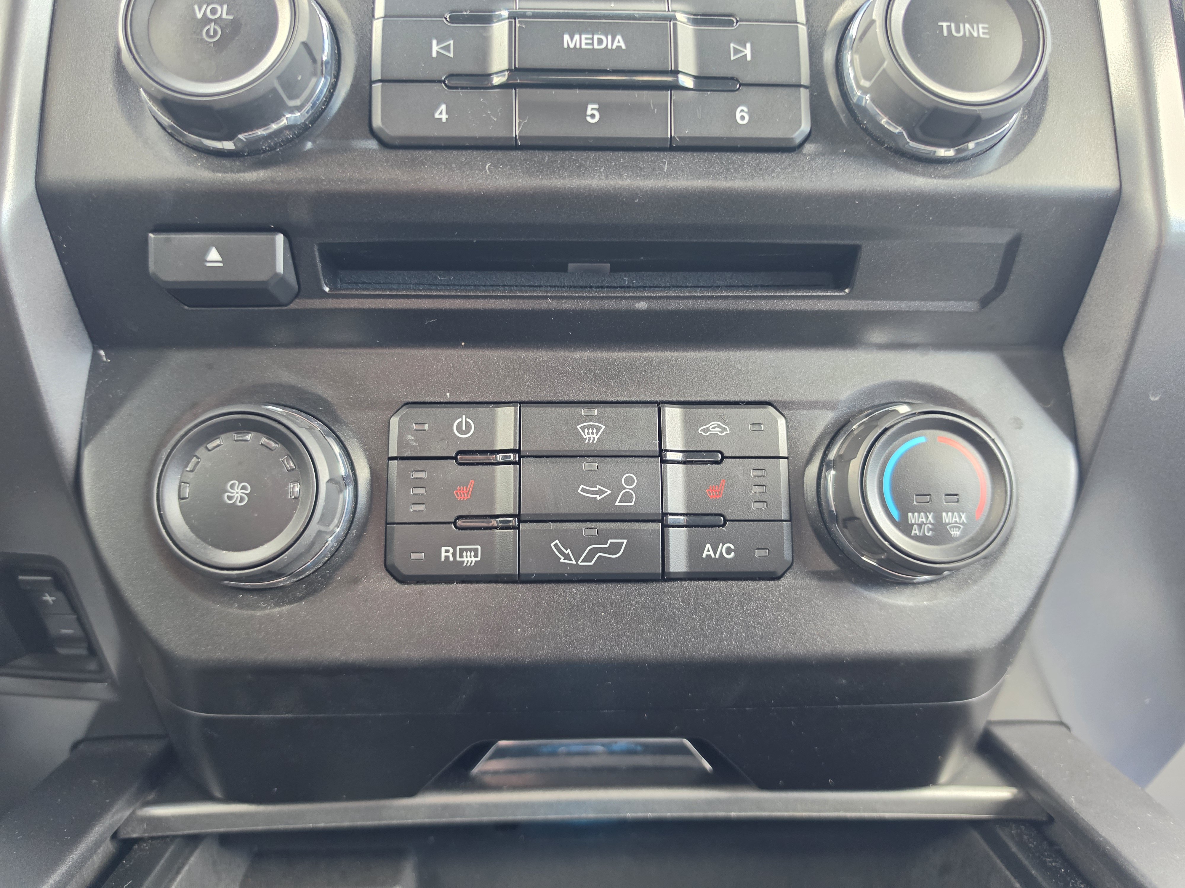 Used 2018 Ford F150 XLT w/ Equipment Group 302A Luxury AWD/4WD image 30