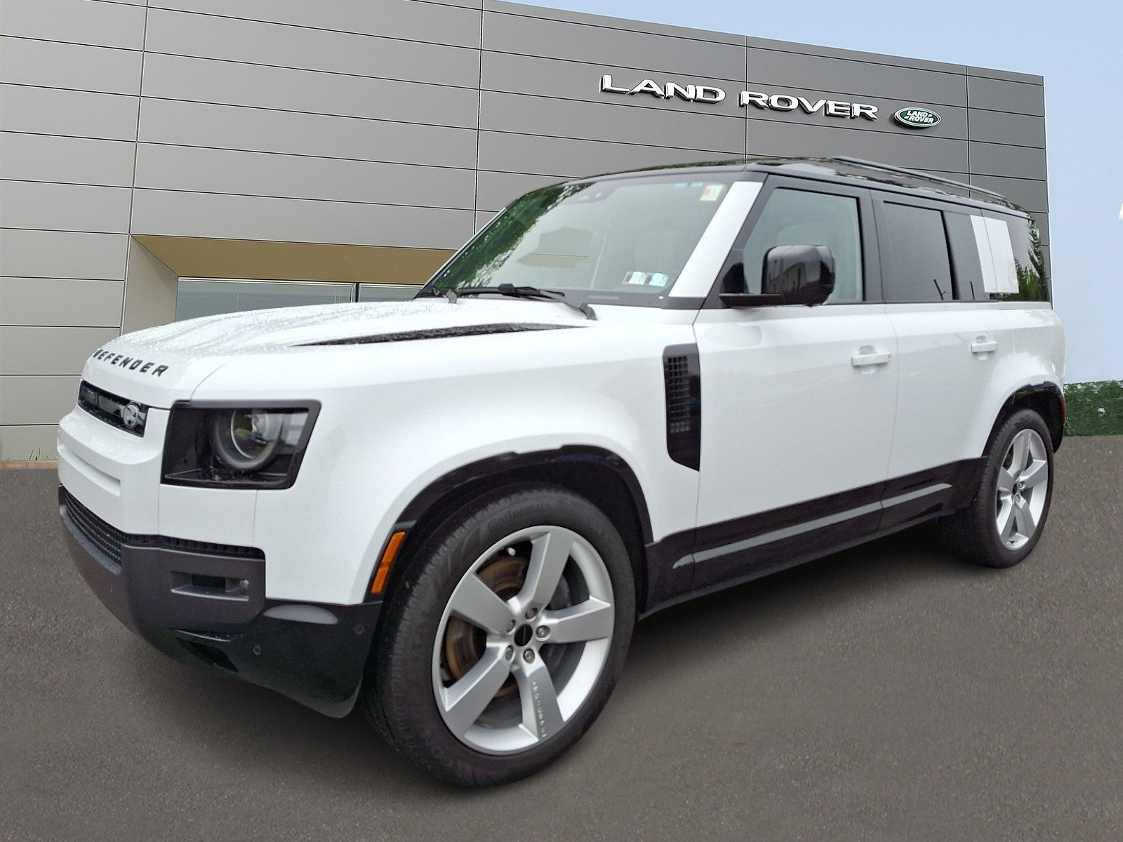 Used 2026 Land Rover Defender 110 X-Dynamic SE AWD/4WD image 1