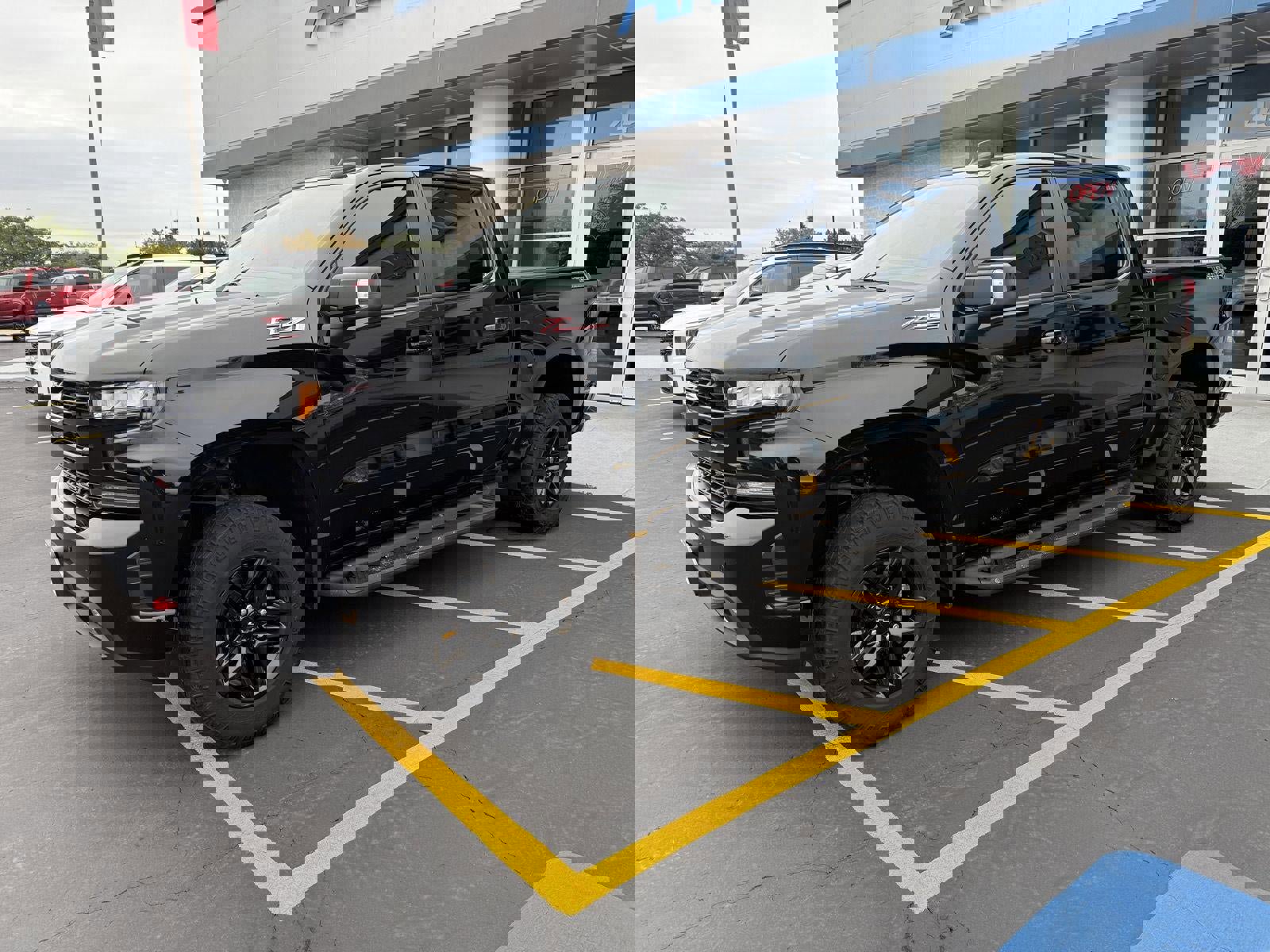 Used 2021 Chevrolet Silverado 1500 LT Trail Boss w/ Convenience Package II image 3