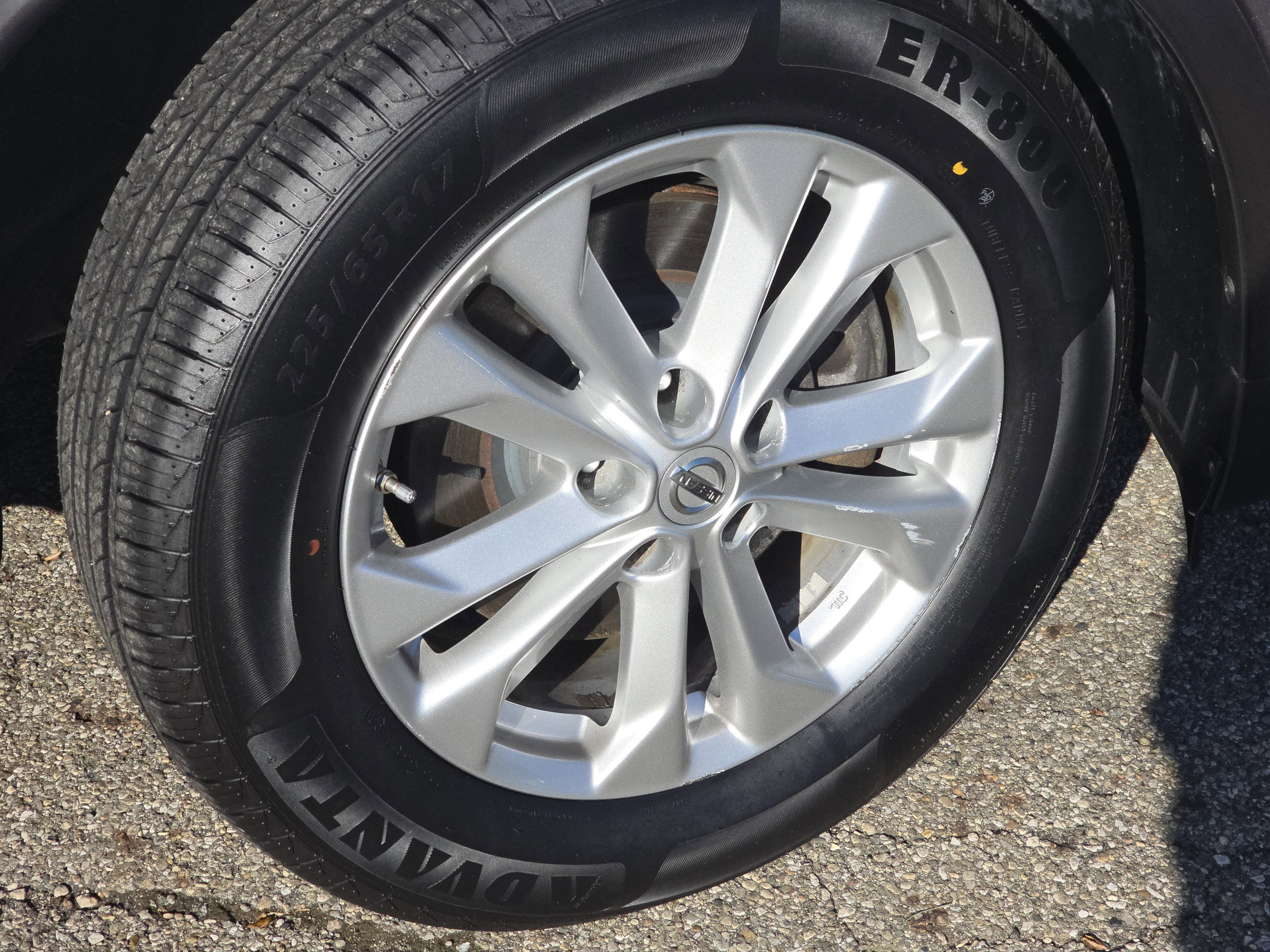 Used 2014 Nissan Rogue SV w/ SV Family Package image 13