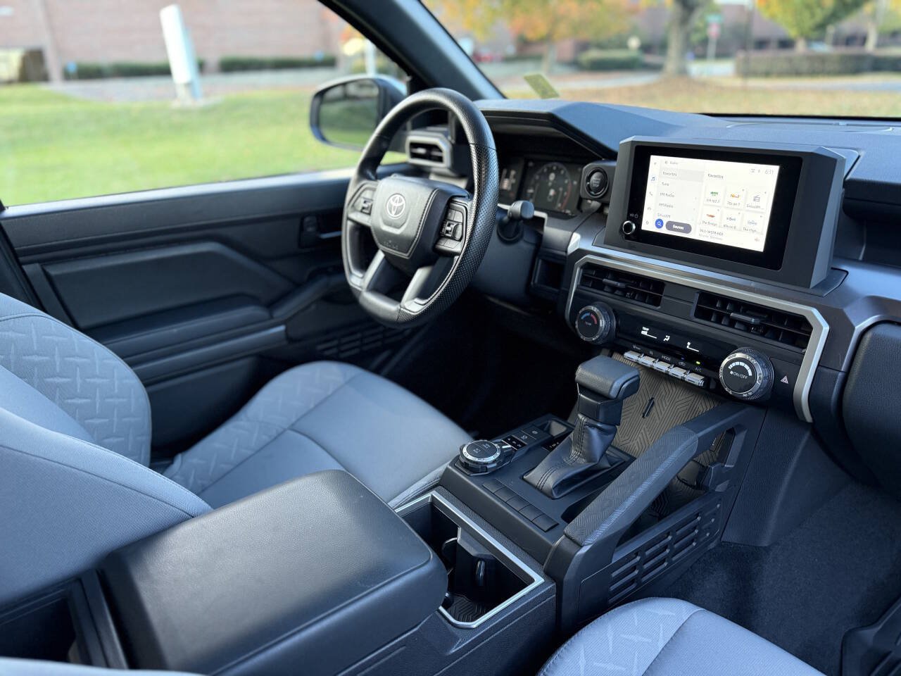 Used 2025 Toyota Tacoma SR5 AWD/4WD image 16