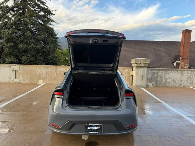 Used 2025 Toyota Prius LE FWD image 8