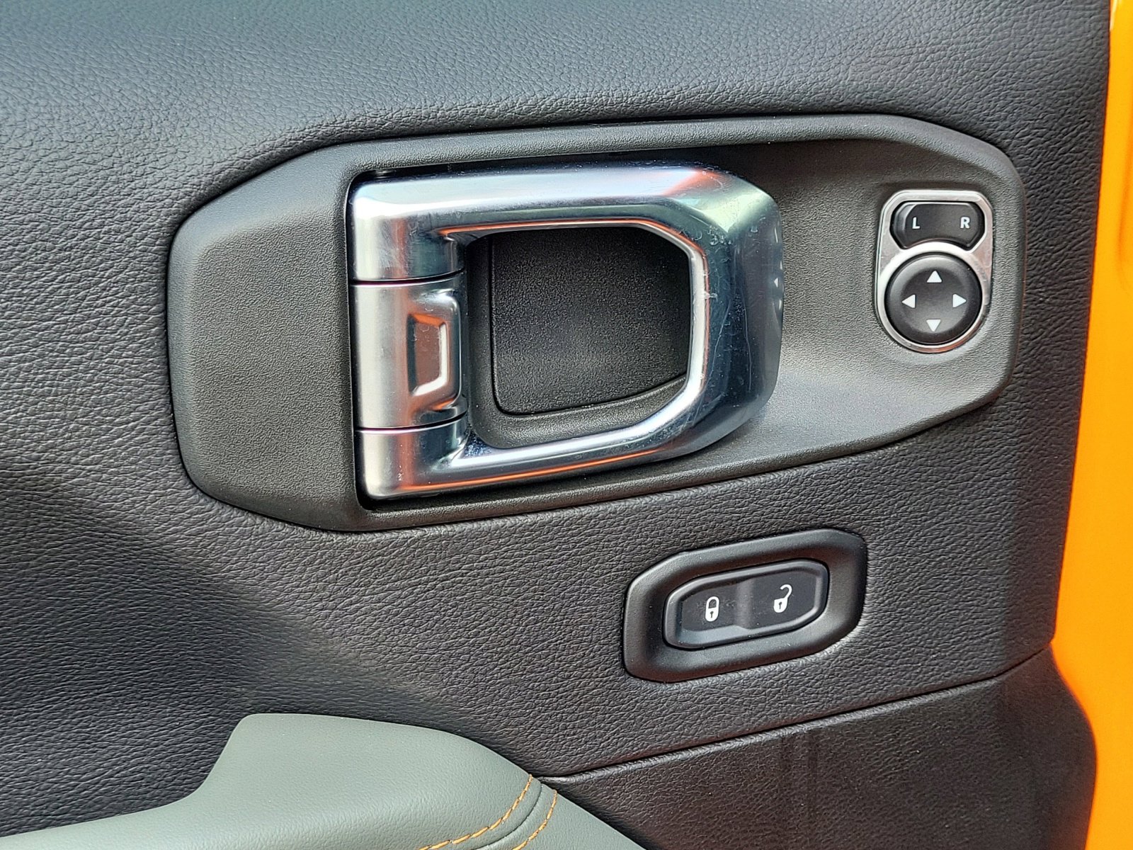 New 2025 Jeep Gladiator Mojave w/ Steel Bumper Group image 21