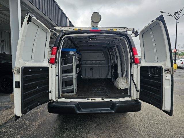 Used 2018 Chevrolet Express 2500 w/ Driver Convenience Package RWD image 27