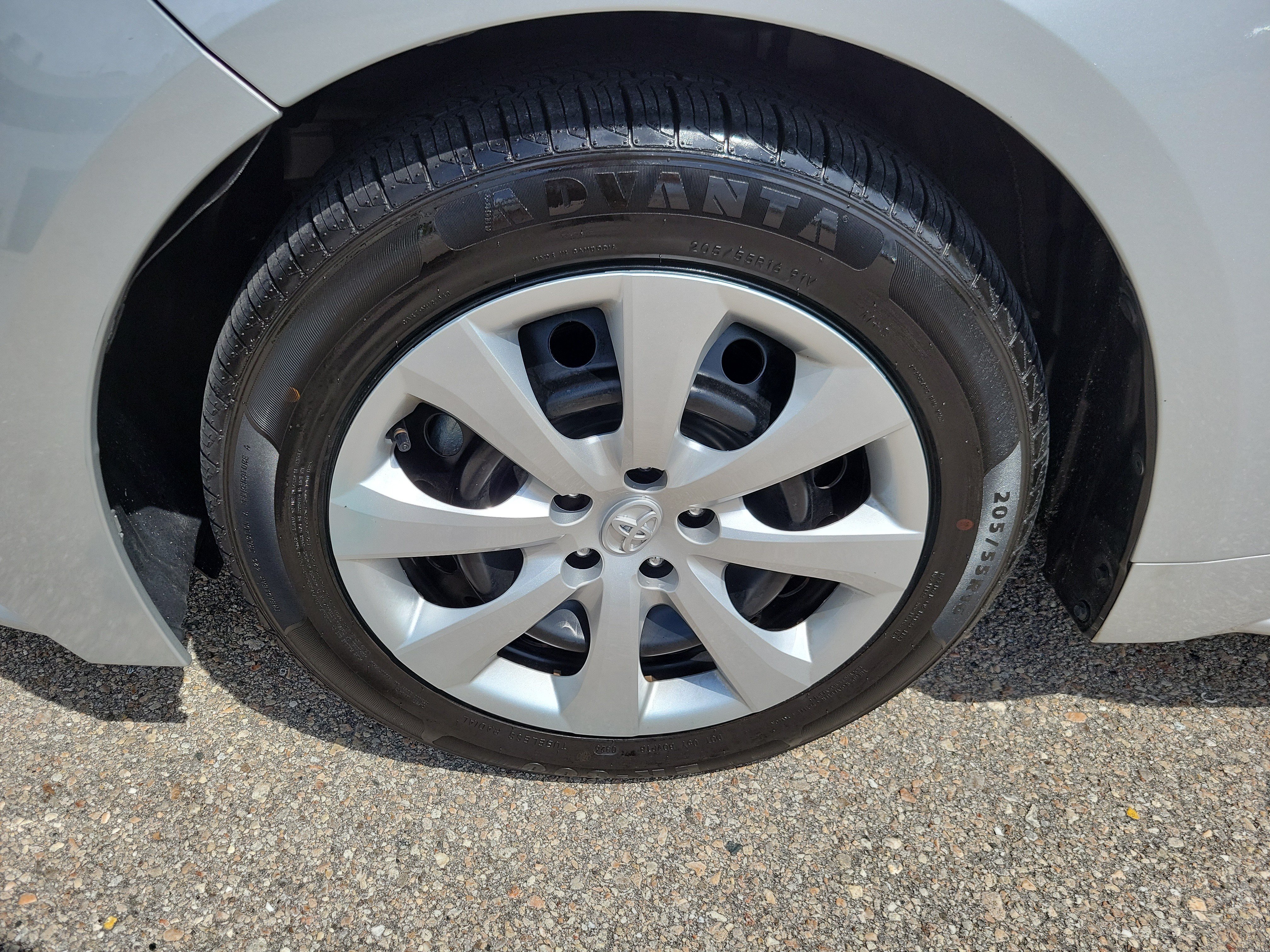 Used 2023 Toyota Corolla LE FWD image 9