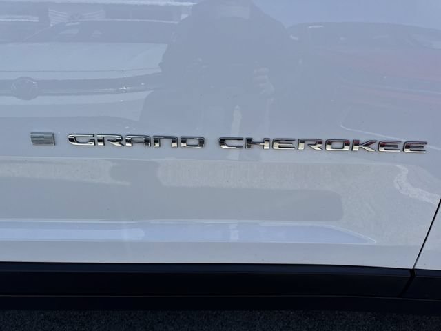 Used 2023 Jeep Grand Cherokee Limited AWD/4WD image 32