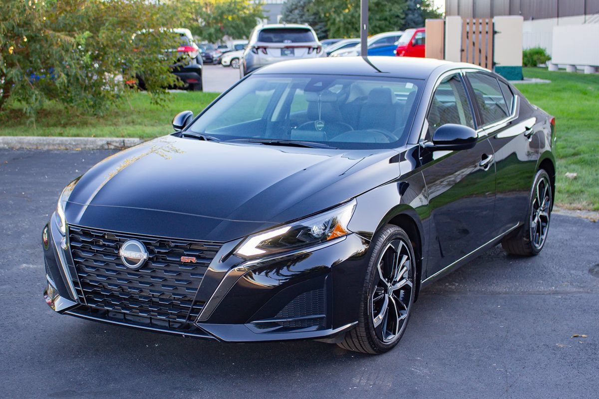 Used 2025 Nissan Altima 2.5 SR AWD/4WD image 3