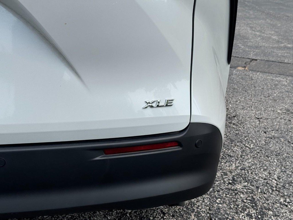 Used 2025 Toyota Sienna XLE FWD image 6